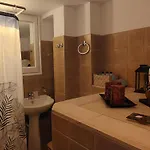 The Port House 斯科派洛斯